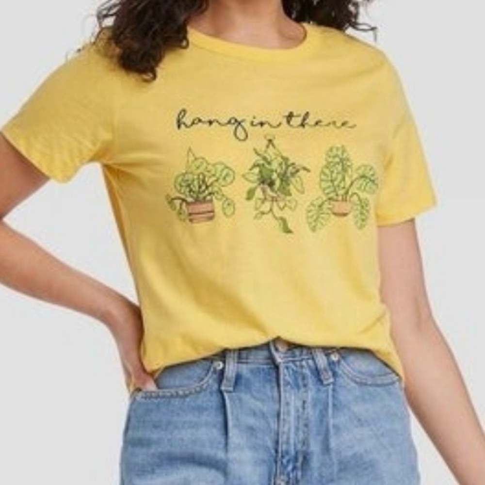 Zoe + Liv Women's Medium Yellow 'Hang In There' Graphic Plants Short Sleeve Tee